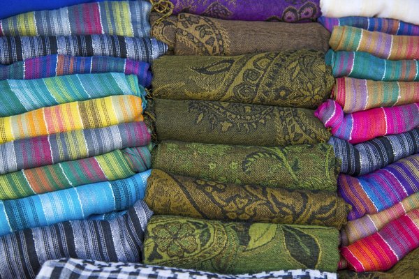 Tissu grossiste : comment dénicher des pièces uniques et durables