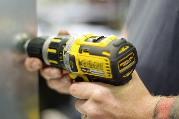 Visseuse Dewalt 18V 5Ah : puissance et précision à portée de main